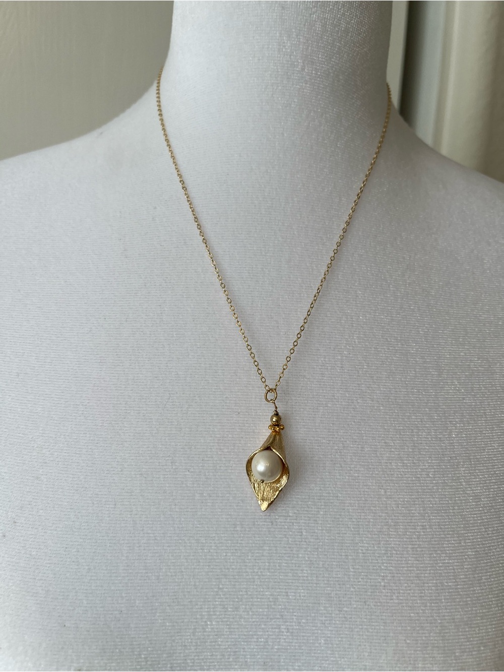 Calla Lilly Faux Pearl Dainty Strand Gold Tone Long Necklace 21”